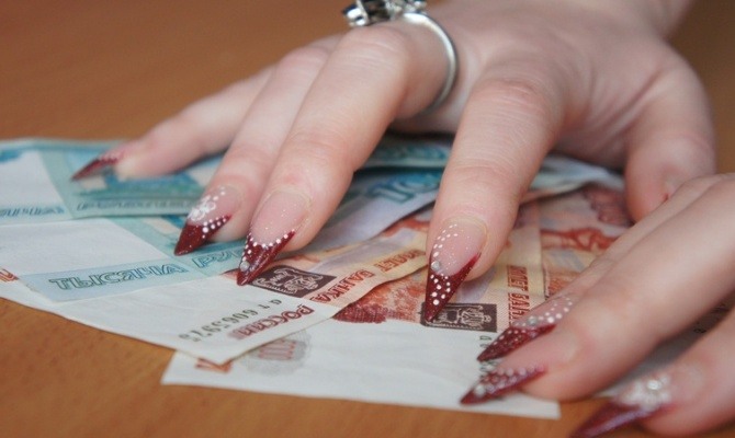 В Новотроицке менеджер банка похитила у клиентов 276 тысяч рублей